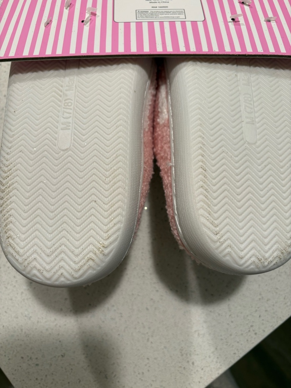 🌺 Mellow & Mod Heart Slippers ❤️ - Picture 3 of 5